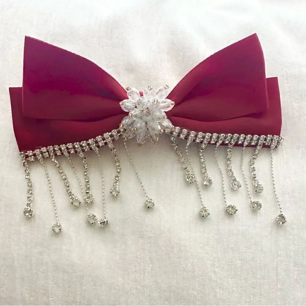 Gorgeous deep red rhinestone andโbeaded hair claw